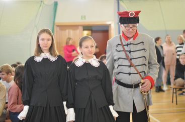 Uczniowie lututowskiej podstawówki wzięli udział w żywej lekcji historii