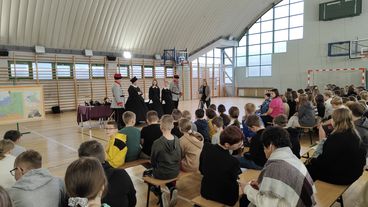 Uczniowie lututowskiej podstawówki wzięli udział w żywej lekcji historii