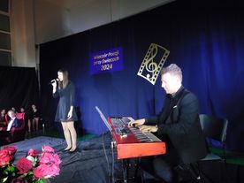 Magdalena Maciołek z główną nagrodą tegorocznego „Wieczoru poezji przy świecach”
