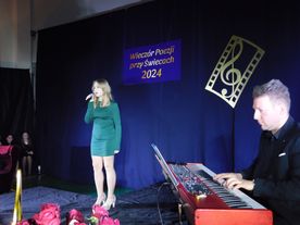 Magdalena Maciołek z główną nagrodą tegorocznego „Wieczoru poezji przy świecach”