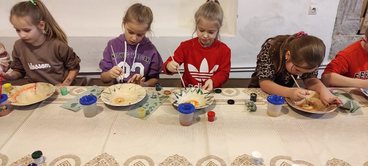 Warsztaty poświęcone rękodziełu czarnego lądu rozpoczęły się w Muzeum Ziemi Wieluńskiej
