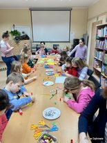 Ferie z wieluńską biblioteką. Jest kolorowo i wesoło