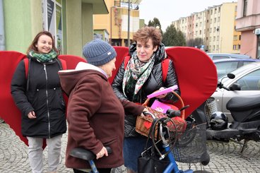 Dzisiaj na ulicach Wieruszowa walentynkowa akcja „Pokochaj czytanie”