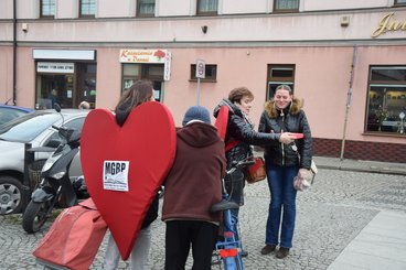 Dzisiaj na ulicach Wieruszowa walentynkowa akcja „Pokochaj czytanie”