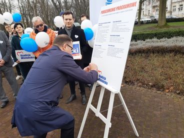 Konferencja prasowa Koalicji Wieluńskiej – prezentacja kandydatów do Rady Powiatu