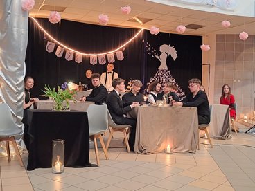 „Wieczór z kobietą” - muzyczno – taneczne widowisko w I LO im. Tadeusza Kościuszki w Wieluniu