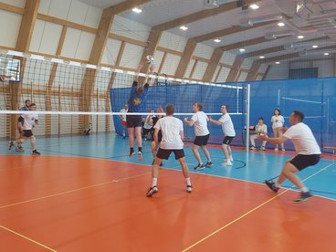 Kilkanaście drużyn zagrało w Charytatywnym Turnieju Pokoleń Wieluńskiej Siatkówki