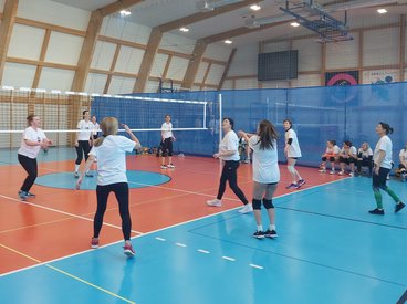 Kilkanaście drużyn zagrało w Charytatywnym Turnieju Pokoleń Wieluńskiej Siatkówki