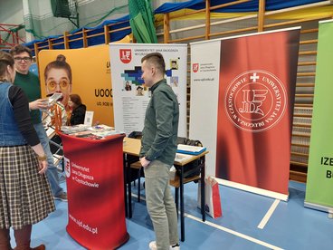 W hali WOSiR-u trwają targi edukacyjne