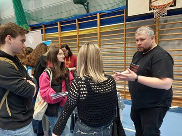 W hali WOSiR-u trwają targi edukacyjne