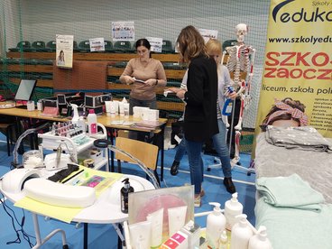 W hali WOSiR-u trwają targi edukacyjne