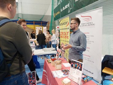 W hali WOSiR-u trwają targi edukacyjne