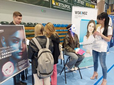 W hali WOSiR-u trwają targi edukacyjne