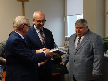 W Skomlinie odbyła się sesja, na której symbolicznie zakończono VIII kadencję Rady Gminy