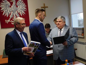 W Skomlinie odbyła się sesja, na której symbolicznie zakończono VIII kadencję Rady Gminy