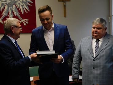 W Skomlinie odbyła się sesja, na której symbolicznie zakończono VIII kadencję Rady Gminy