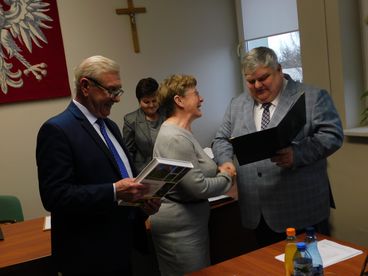 W Skomlinie odbyła się sesja, na której symbolicznie zakończono VIII kadencję Rady Gminy