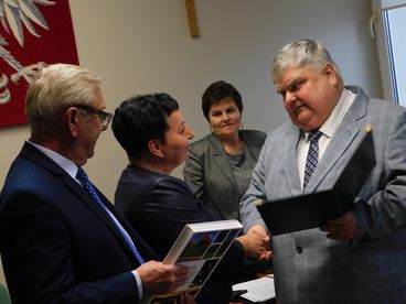 W Skomlinie odbyła się sesja, na której symbolicznie zakończono VIII kadencję Rady Gminy