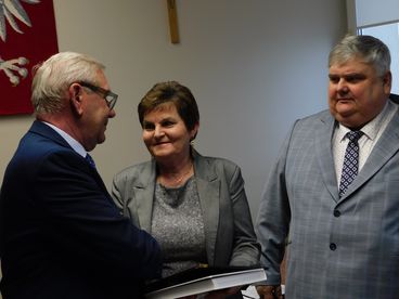W Skomlinie odbyła się sesja, na której symbolicznie zakończono VIII kadencję Rady Gminy