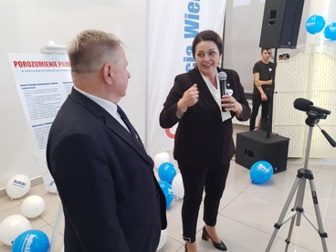 Konwencja wyborcza Koalicji Wieluńskiej na zakończenie kampanii z udziałem m.in. posłów i wojewody