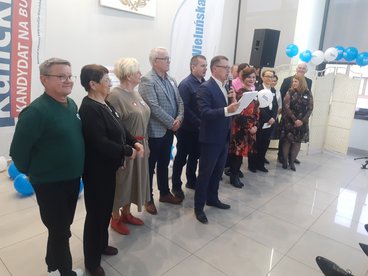 Konwencja wyborcza Koalicji Wieluńskiej na zakończenie kampanii z udziałem m.in. posłów i wojewody