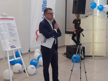 Konwencja wyborcza Koalicji Wieluńskiej na zakończenie kampanii z udziałem m.in. posłów i wojewody
