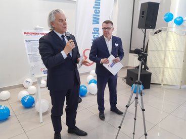 Konwencja wyborcza Koalicji Wieluńskiej na zakończenie kampanii z udziałem m.in. posłów i wojewody
