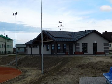 W Czarnożyłach powstaje boisko piłkarskie z trybunami i oświetleniem. Stanęła altana, jest też tor dla rolkarzy