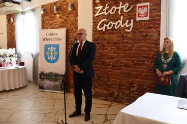 Złote Gody w gminie Wierzchlas. Medale w imieniu prezydenta RP otrzymało 14 par