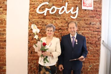 Złote Gody w gminie Wierzchlas. Medale w imieniu prezydenta RP otrzymało 14 par