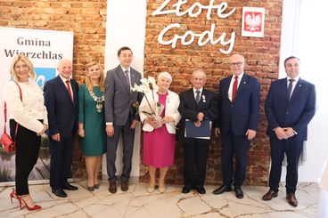 Złote Gody w gminie Wierzchlas. Medale w imieniu prezydenta RP otrzymało 14 par