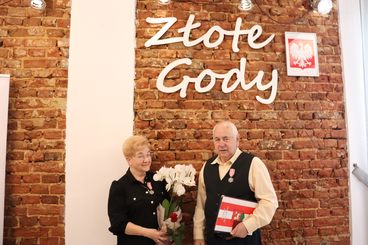 Złote Gody w gminie Wierzchlas. Medale w imieniu prezydenta RP otrzymało 14 par