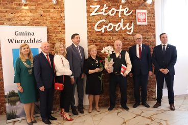 Złote Gody w gminie Wierzchlas. Medale w imieniu prezydenta RP otrzymało 14 par