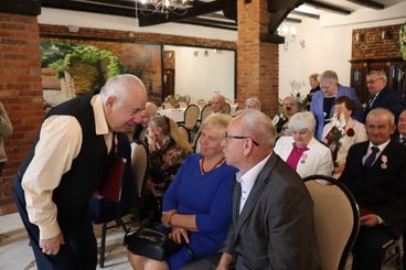 Złote Gody w gminie Wierzchlas. Medale w imieniu prezydenta RP otrzymało 14 par