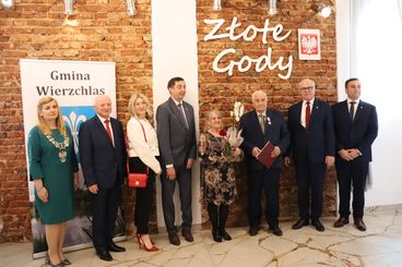 Złote Gody w gminie Wierzchlas. Medale w imieniu prezydenta RP otrzymało 14 par