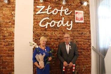 Złote Gody w gminie Wierzchlas. Medale w imieniu prezydenta RP otrzymało 14 par