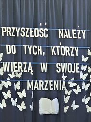 Maturzyści z wieluńskiego II LO odebrali świadectwa