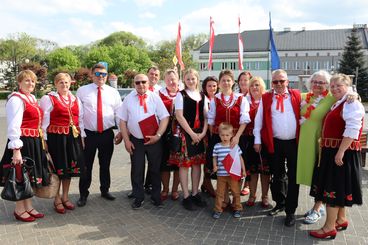 Na placu Legionów trwa „Ludowa majówka z magią”. Zaprasza Wieluński Dom Kultury