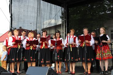 Na placu Legionów trwa „Ludowa majówka z magią”. Zaprasza Wieluński Dom Kultury