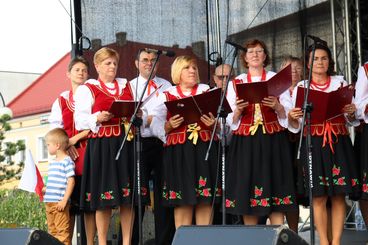 Na placu Legionów trwa „Ludowa majówka z magią”. Zaprasza Wieluński Dom Kultury