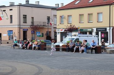 Na placu Legionów trwa „Ludowa majówka z magią”. Zaprasza Wieluński Dom Kultury