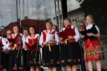 Na placu Legionów trwa „Ludowa majówka z magią”. Zaprasza Wieluński Dom Kultury