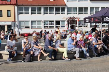 Na placu Legionów trwa „Ludowa majówka z magią”. Zaprasza Wieluński Dom Kultury