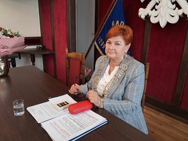 Osjaków: ślubowanie nowych radnych i nowej burmistrz
