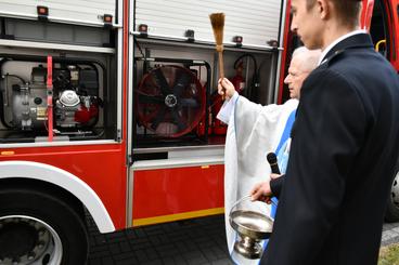 Nowoczesny wóz bojowy już służy w Ochotniczej Straży Pożarnej w Komornikach