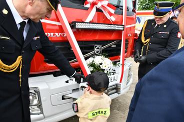 Nowoczesny wóz bojowy już służy w Ochotniczej Straży Pożarnej w Komornikach