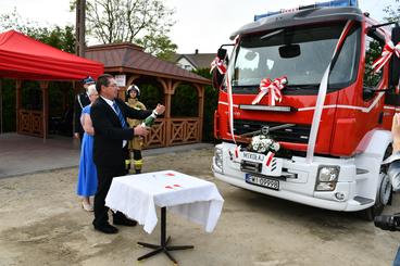 Nowoczesny wóz bojowy już służy w Ochotniczej Straży Pożarnej w Komornikach