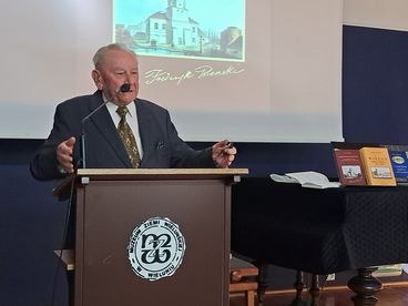 Najnowsza książka prof. Tadeusza Olejnika oddana w ręce czytelników