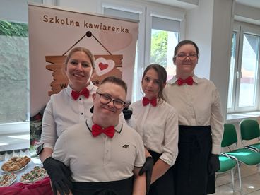 Wieluń: wystawa wianków Marii Owczarek w Bibliotece Powiatowej