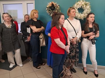 Wieluń: wystawa wianków Marii Owczarek w Bibliotece Powiatowej